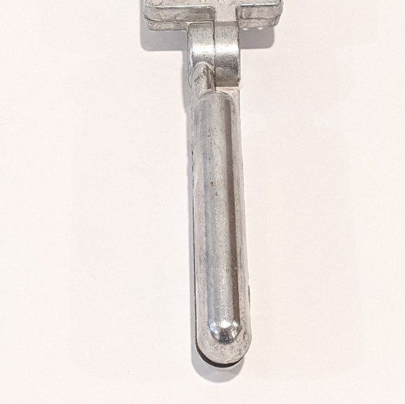 VINTAGE aluminium meat cutting tongs - Picture 6 of 16